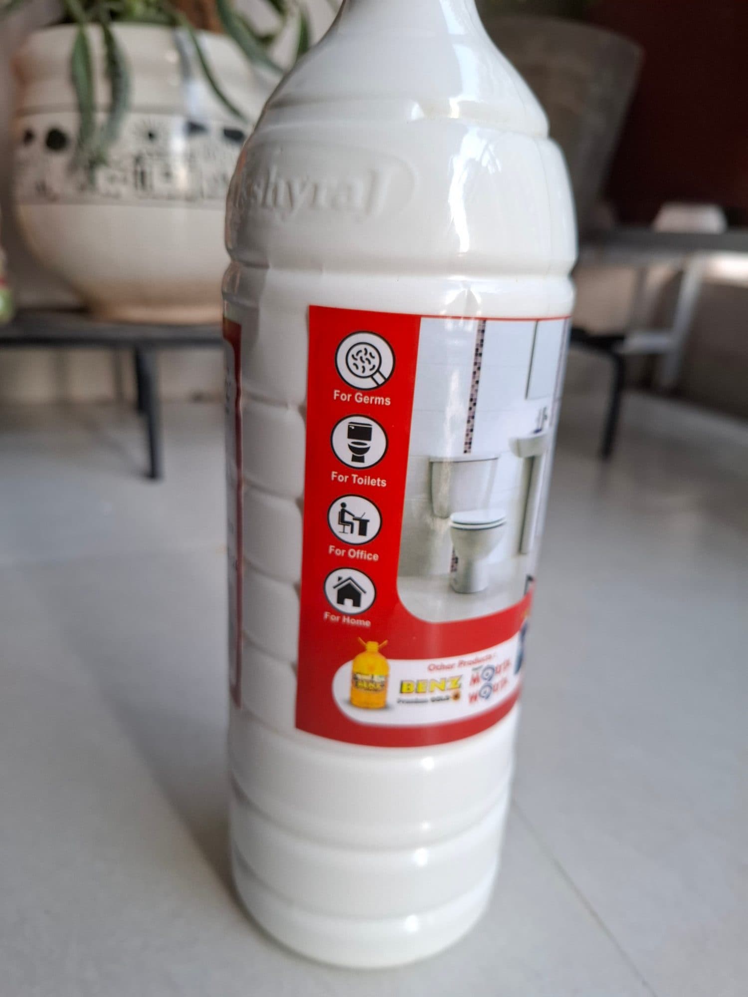Suman White Floor Cleaner (2 of 2)