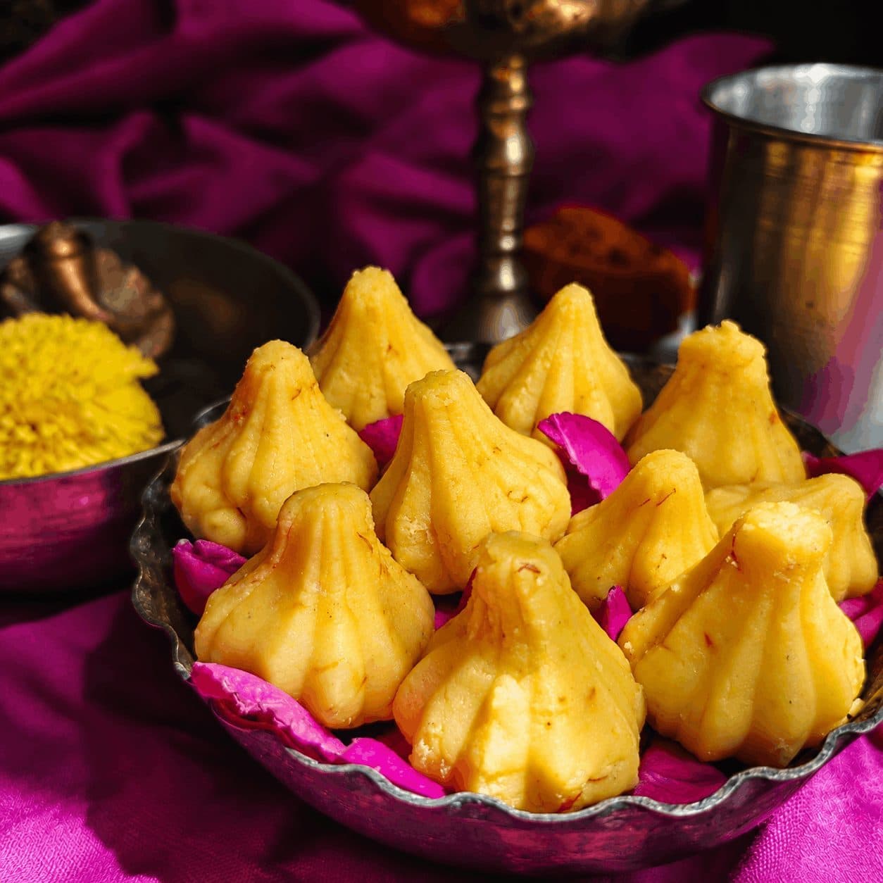 Kesar Elaichi Modak / केसर इलायची मोदक (2 of 2)